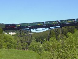 Die Schmalspurbahn auf dem Oberwiesenthaler Stahlvaidukt