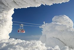 Schwebt die Seilbahn in Kurort Oberwiesenthal oder in der Antarktis?