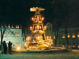 Weihnachtspyramide auf dem Marktplatz