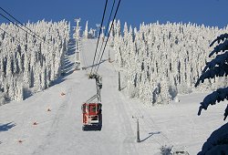 Im Winter transportiert die "Alte Dame" pausenlos die G&auml;ste auf den Fichtelberg!